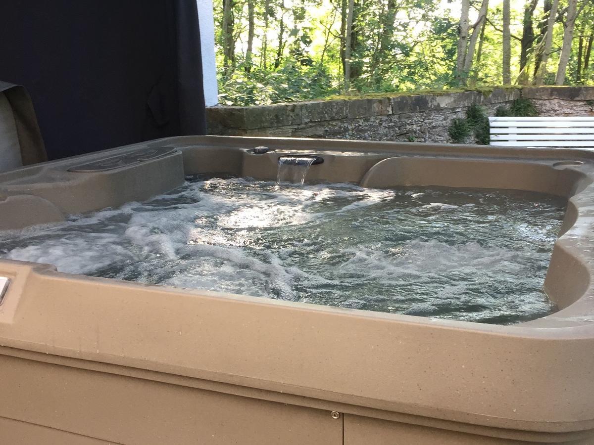 Unique Holiday Home In Virton With Jacuzzi Latour Eksteriør billede